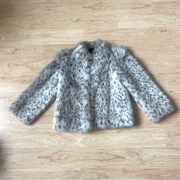 ✨Intrigue✨by Monterey Mills Inc. Siberian Snow Leopard Winter Jacket Size M/L - Picture 2 of 10